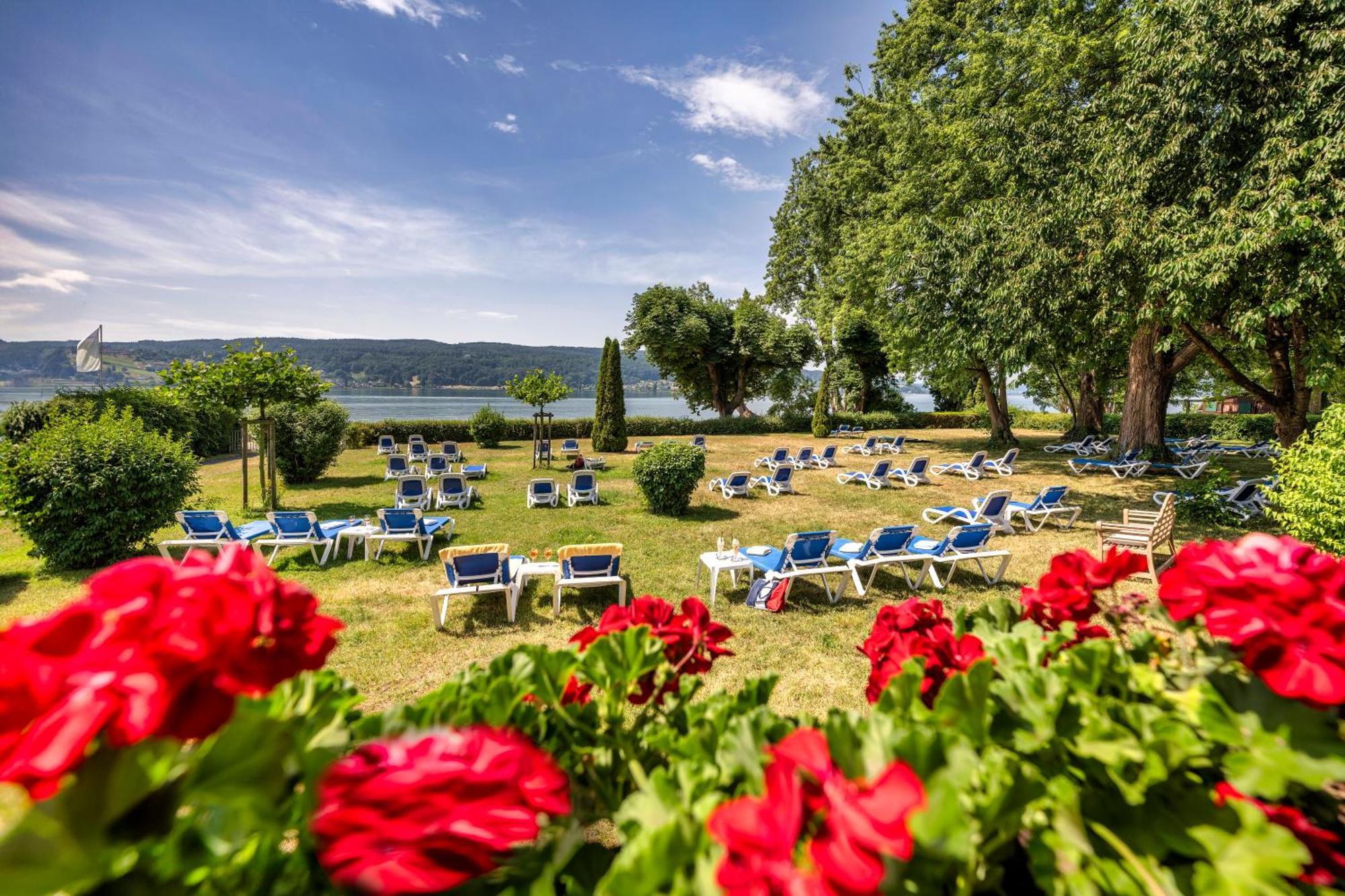Strandhotel Loechnerhaus Reichenau Exterior foto