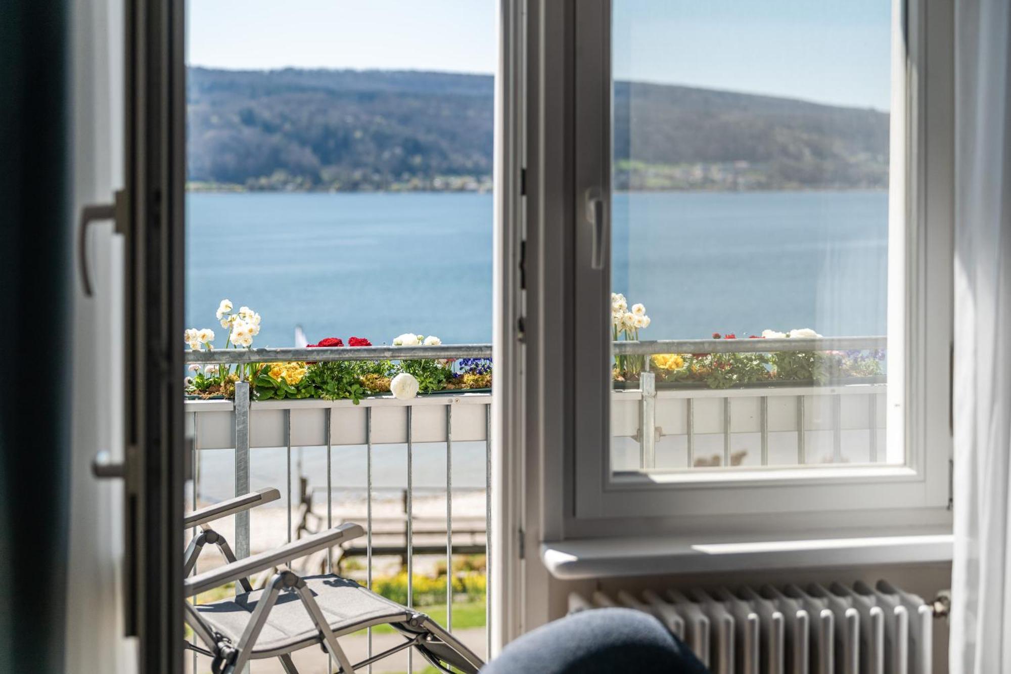 Strandhotel Loechnerhaus Reichenau Exterior foto
