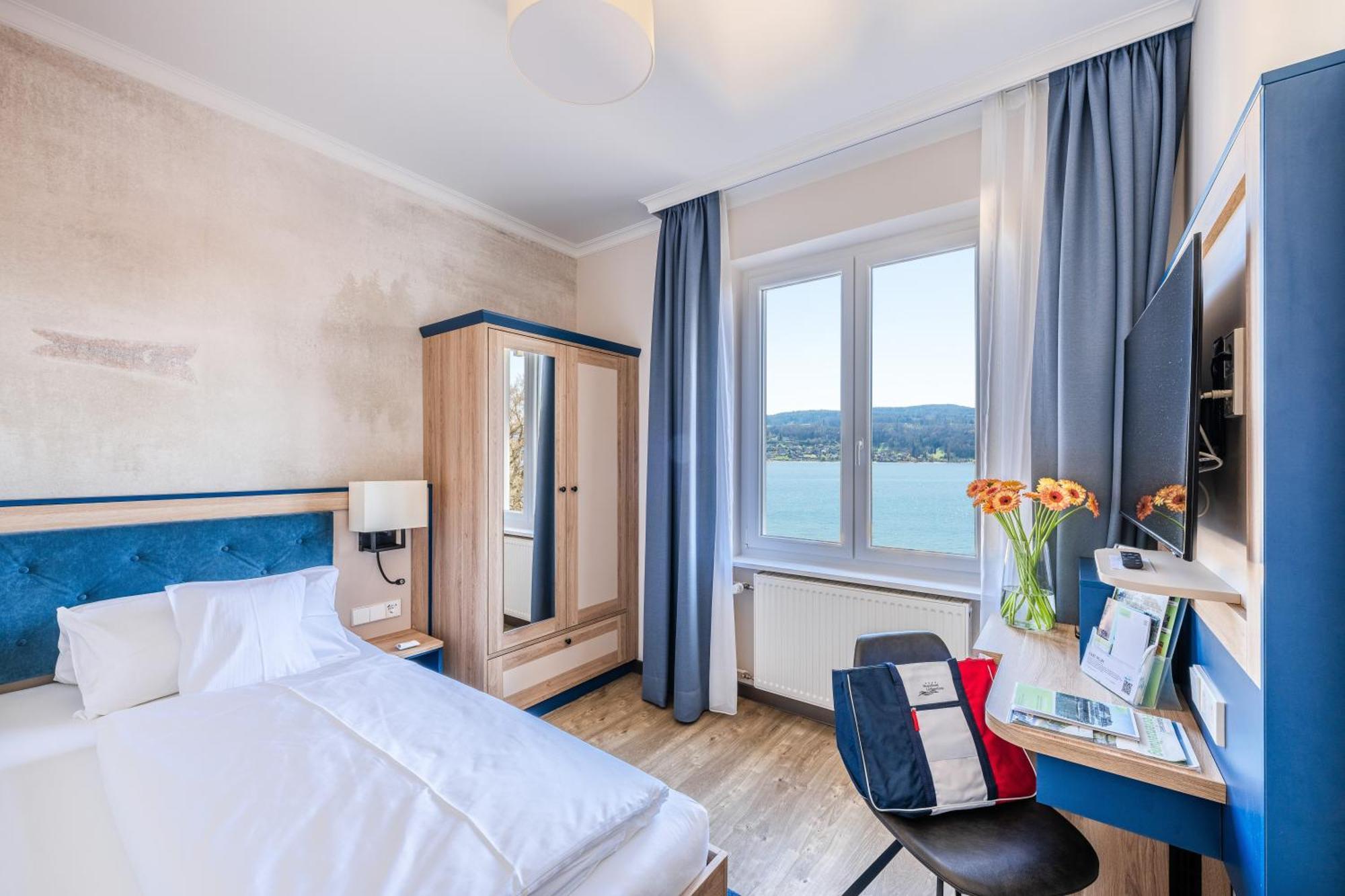 Strandhotel Loechnerhaus Reichenau Exterior foto