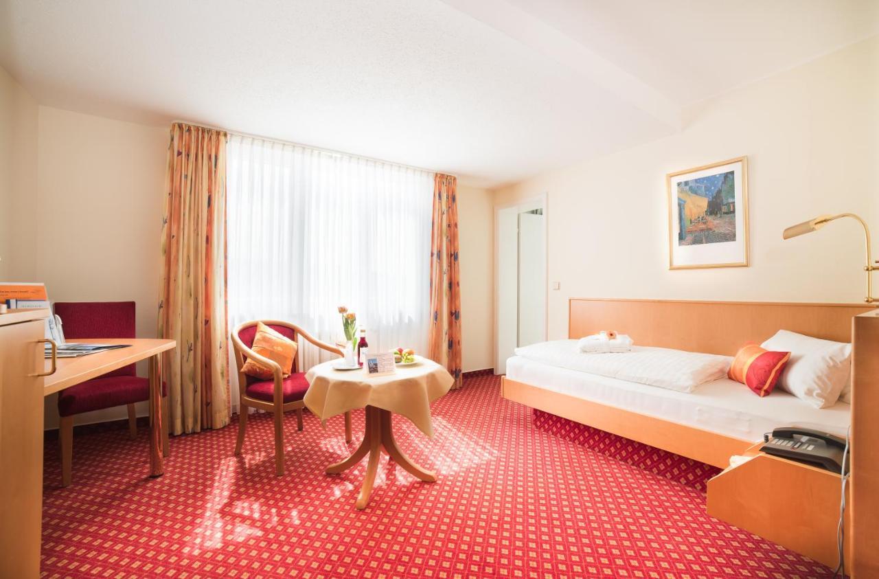 Strandhotel Loechnerhaus Reichenau Exterior foto